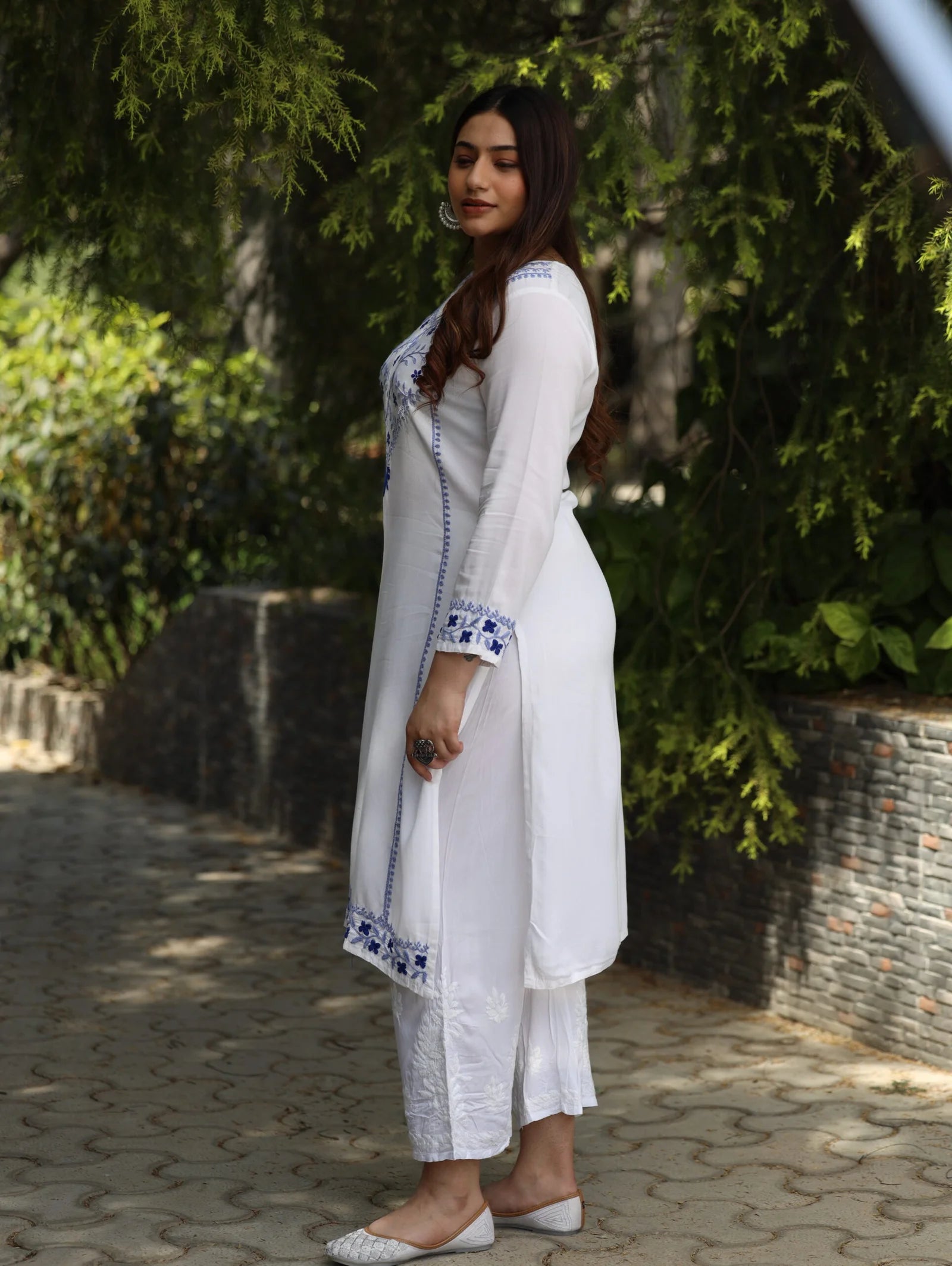 Heer Modal Cotton White Chikankari Kurta in 2 shades of blue Gharana