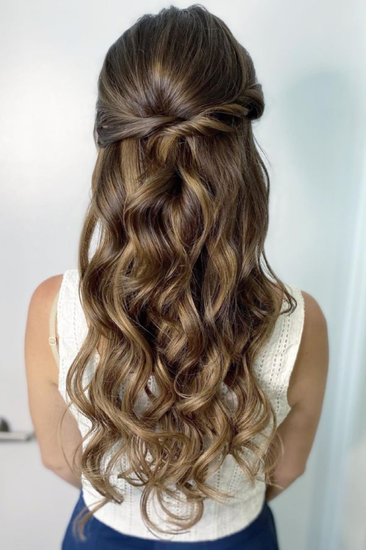 Open Hair with Side Curls: Glam Without Going Overboard